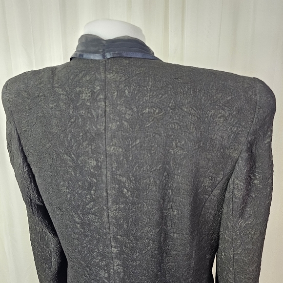 Vintage Rina diMontella black floral embossed jacket with ruffled lapel - Picture 2 of 8